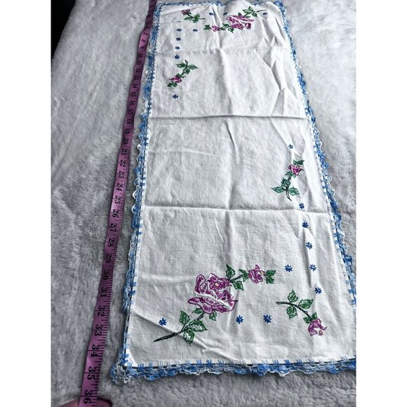 Crochet flower embroidered full bloom rise cuttings table runner - Picture 5 of 5